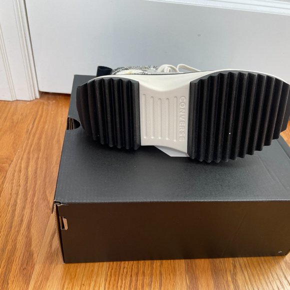 Unisex Grey & Yellow Hybrid Floral Run Star Hike Hi Sneakers from CONVERSE - Picture 6 of 11